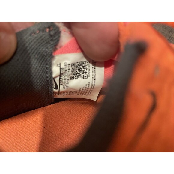 Nike Phantom Venom Academy IC indoor Soccer Shoes Youth Size 4Y Bright Crimson - Picture 8 of 8